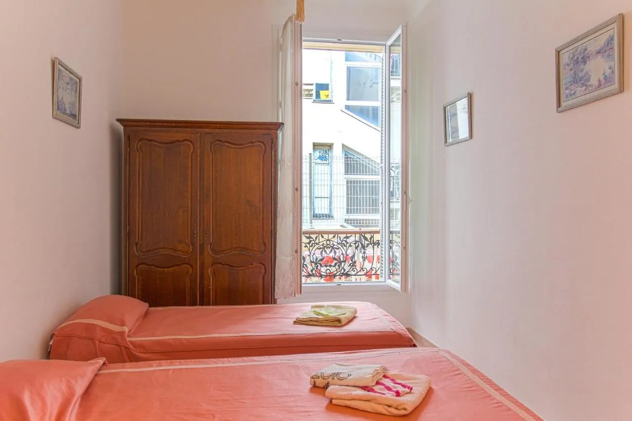 Nice Large 2Br Sunny 20 Meter Terrace Parking Beach Shops