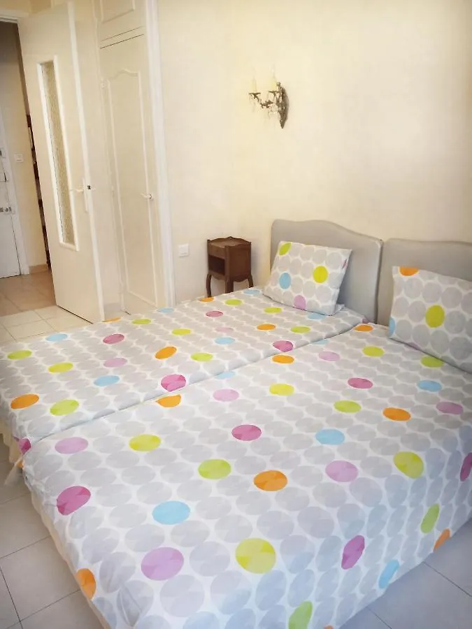 Nice Large 2Br Sunny 20 Meter Terrace Parking Beach Shops